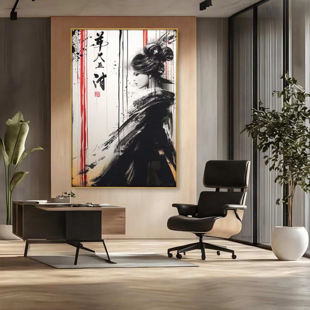 Tablou canvas cu tablou vertical cu gheisa in tus, in rama de aluminiu auriu, pe perete intr-un birou